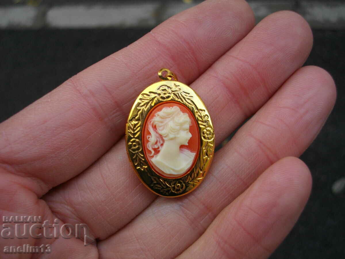 Auction OLD CAMEO PENDANT PICTURE BOX Auction OLD CAMEO PENDANT PICTURE BOX