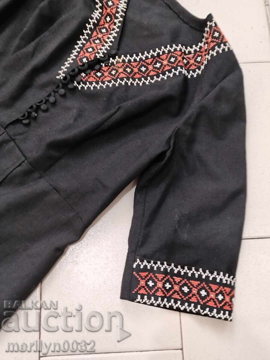 Auction Old women's clothman with hand embroidery chaise longue dress, Auction Old women's clothman with hand embroidery chaise longue dress,