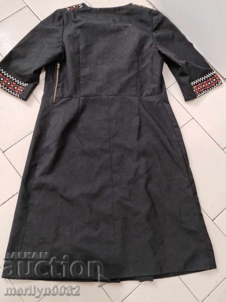 Old women's clothman with hand embroidery chaise longue dress, - 6 Old women's clothman with hand embroidery chaise longue dress, - 6