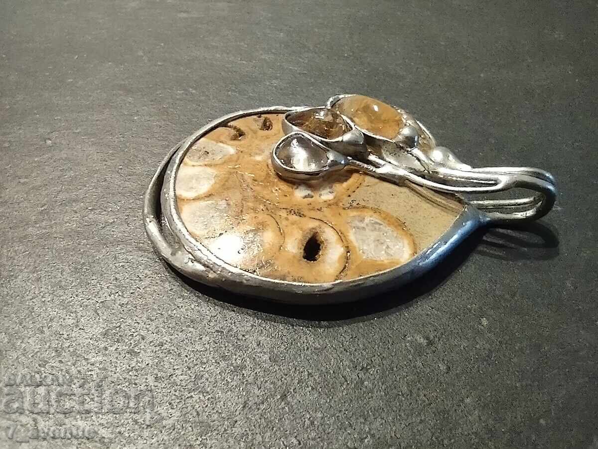 Medallion, old, original, large, with amber 22.12.24 - 7 Medallion, old, original, large, with amber 22.12.24 - 7