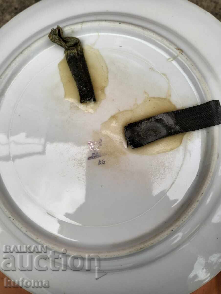 Auction Porcelain wall plate with gilding Auction Porcelain wall plate with gilding