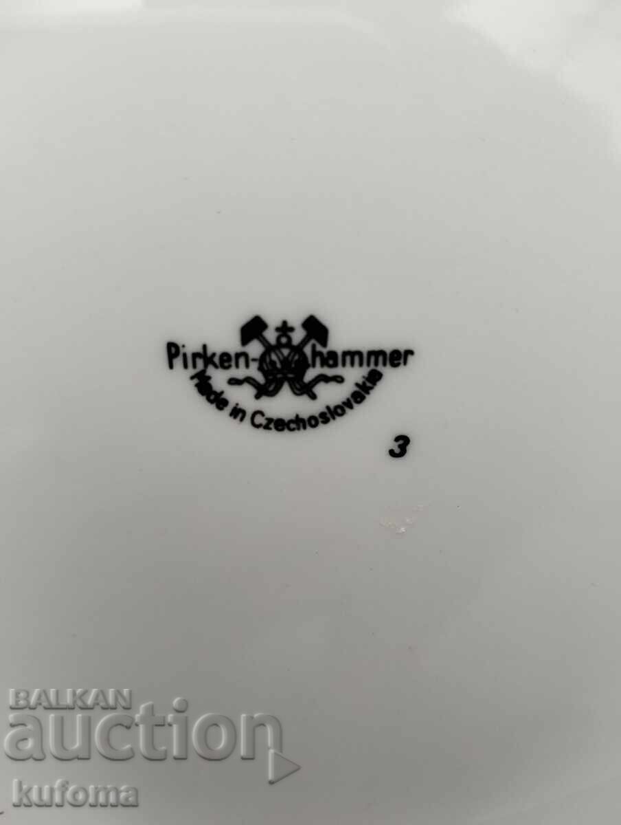 Auction  Porcelain wall plate with gilding