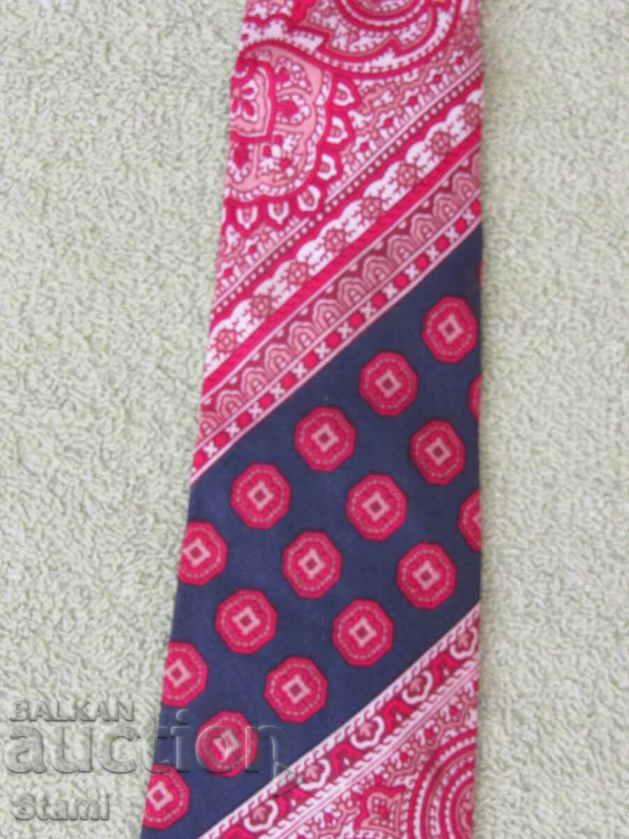 Auction Men's new tie Auction Men's new tie