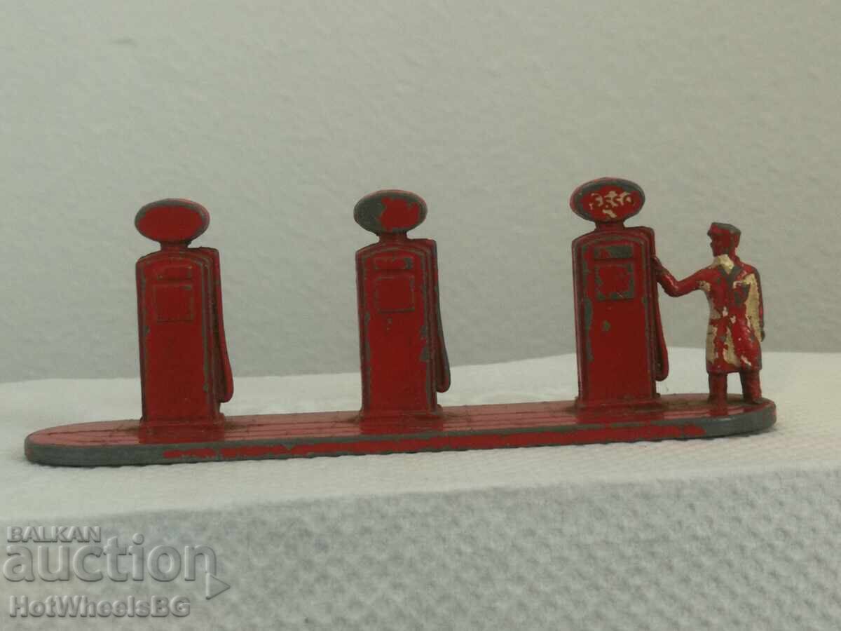 MATCHBOX LESNEY. No A1 Garage pumps 1957 год.