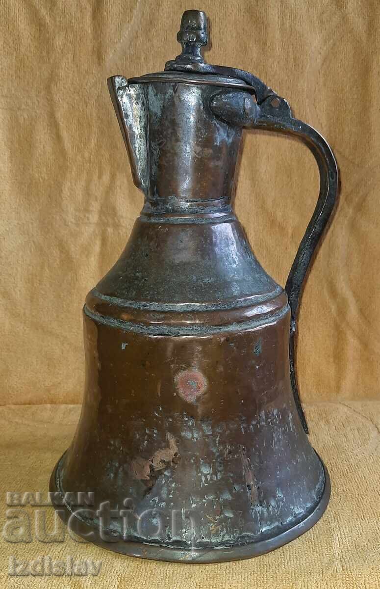 Oală antică otomană din cupru cu preț € 120.00 | 234.70 BGN Oală antică otomană din cupru cu preț € 120.00 | 234.70 BGN