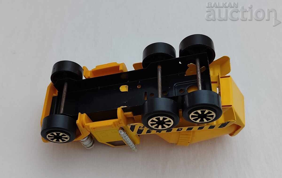 OLD CONCRETE TRUCK - 6