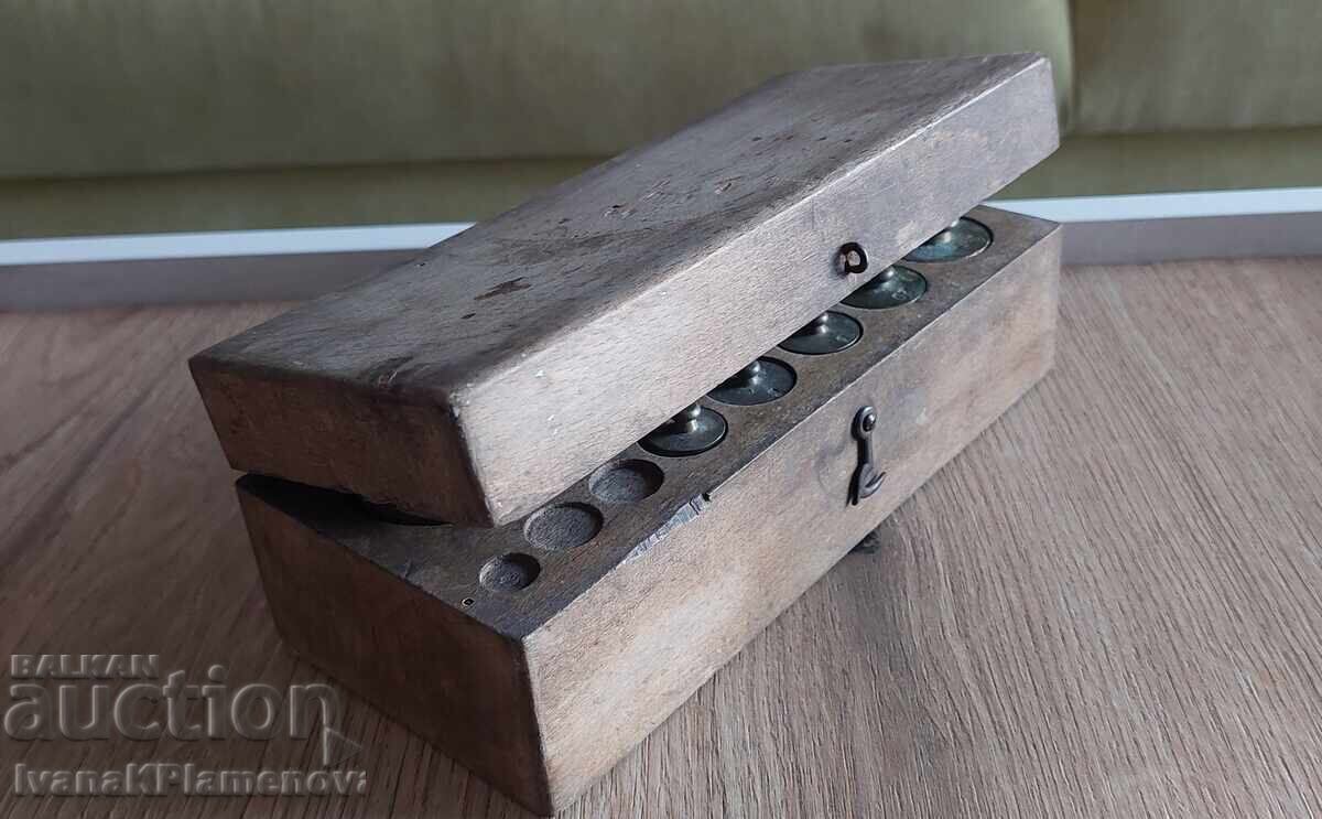 Licitație Greutăți vintage pentru colecționari Licitație Greutăți vintage pentru colecționari