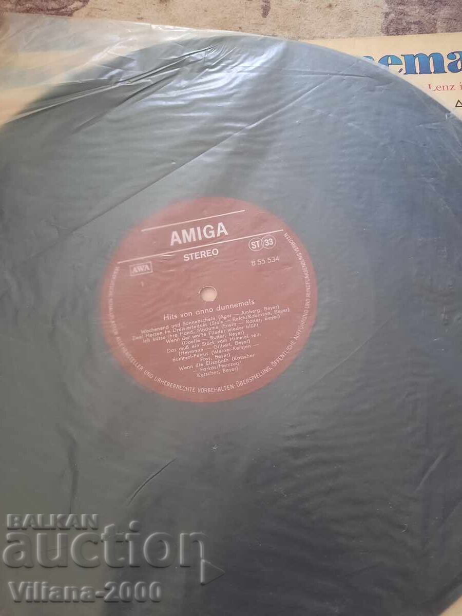 Auction Gramophone record - Hits, Chansons. Auction Gramophone record - Hits, Chansons.