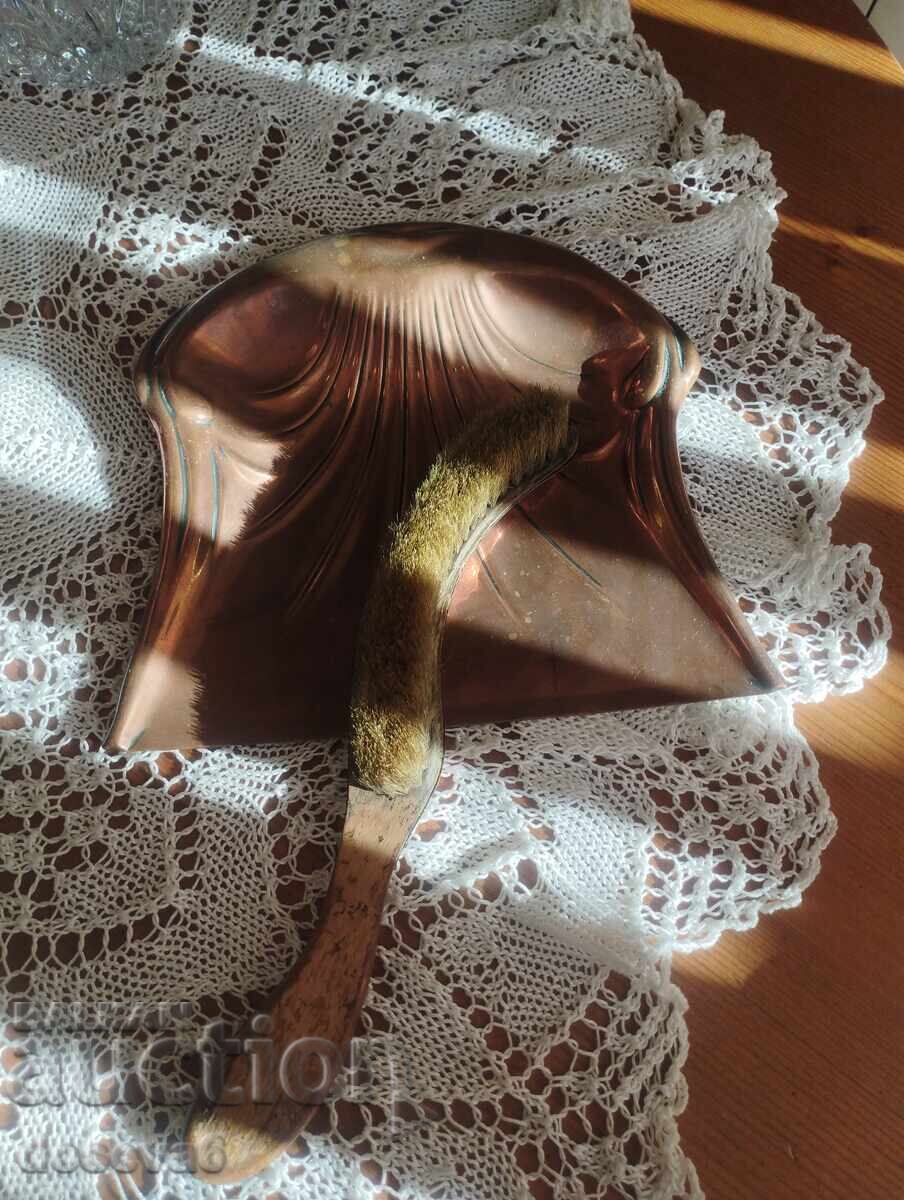 Delivery of Table cleaning spatula and brush set Delivery of Table cleaning spatula and brush set