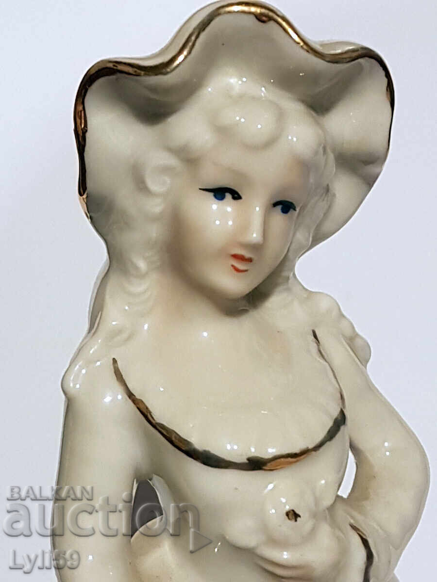 Auction Porcelain figurine "Girl" - ZUMAS Germany Auction Porcelain figurine "Girl" - ZUMAS Germany