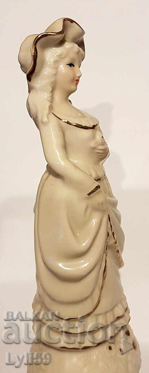 Delivery of Porcelain figurine "Girl" - ZUMAS Germany Delivery of Porcelain figurine "Girl" - ZUMAS Germany