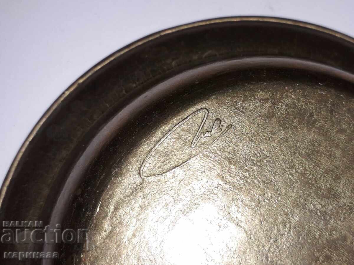 Auction A MASSIVE PLATE. BRASS Auction A MASSIVE PLATE. BRASS