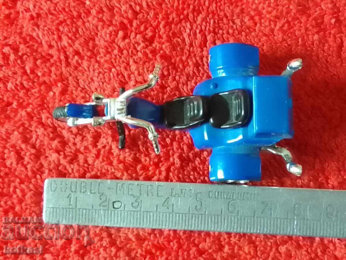 Παλιό τρίκυκλο μοτέρ ελικόπτερο siku Γερμανία Παλιό τρίκυκλο μοτέρ ελικόπτερο siku Γερμανία