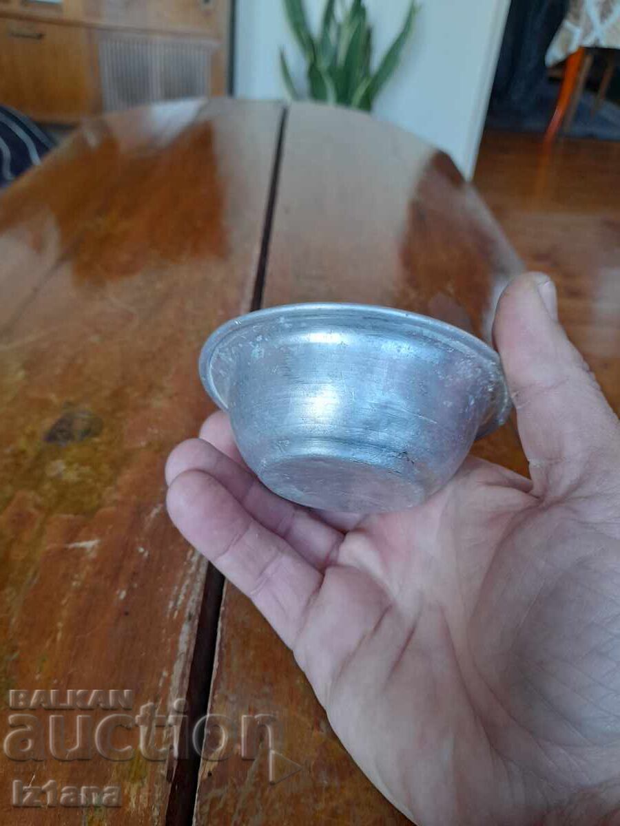 Auction  Old shaving basin