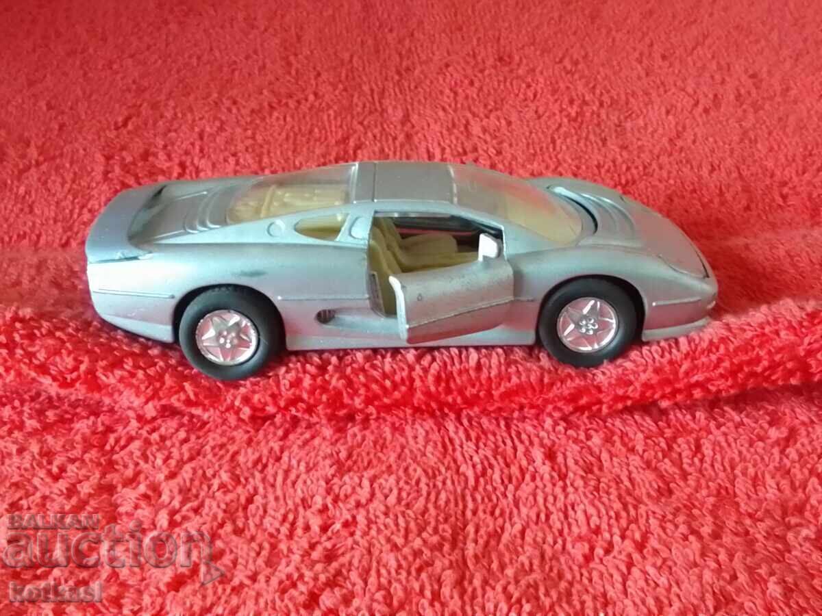 Delivery of Diecast model car JAGUAR XJ220 1/40 WELLY JAGUAR Delivery of Diecast model car JAGUAR XJ220 1/40 WELLY JAGUAR