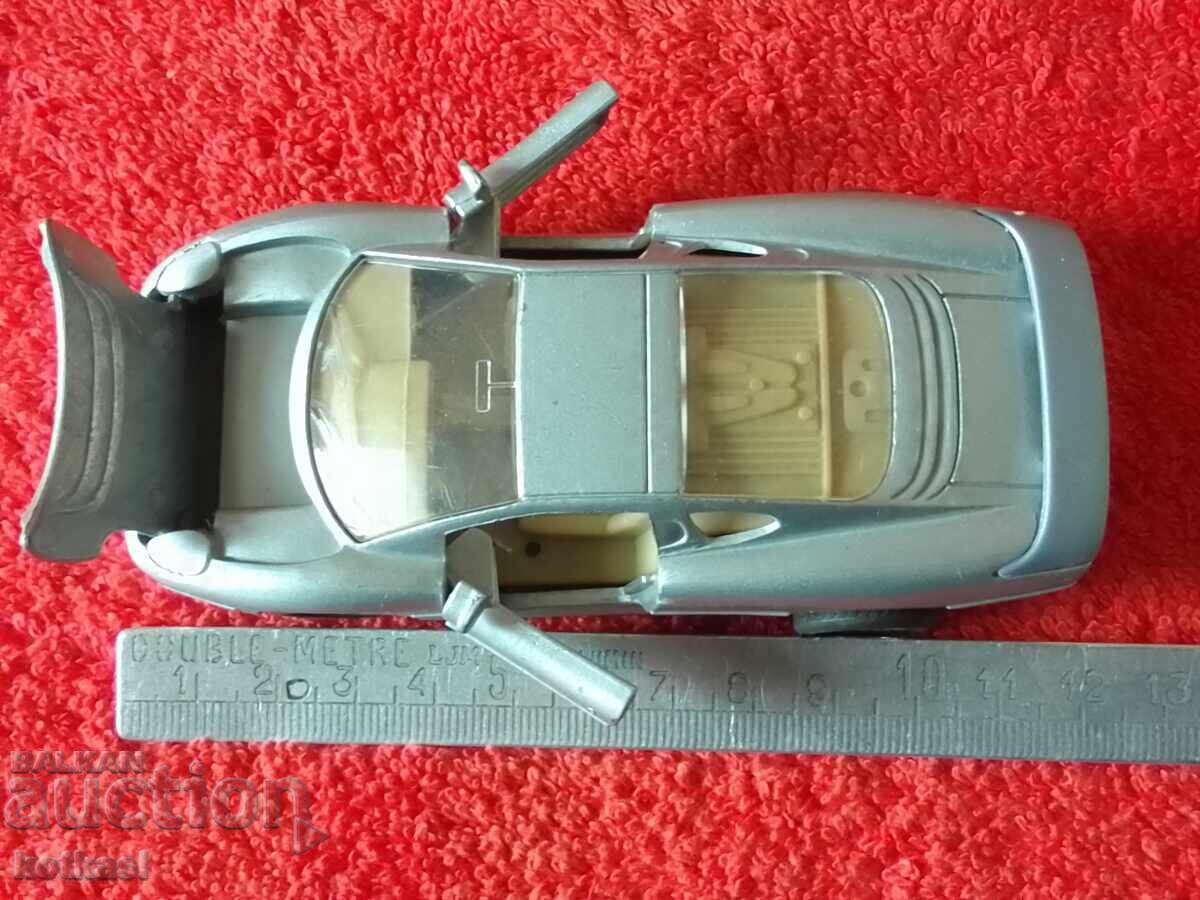 Метална кола  JAGUAR XJ220 1/40 WELLY  ЯГУАР