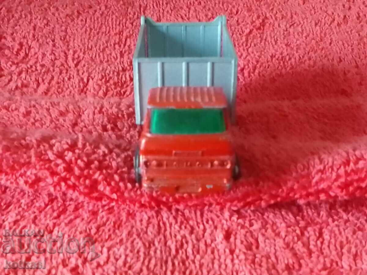 Auction  Old model MATCHBOX ENGLAND LESNEY TIPPER TRUCK 1970