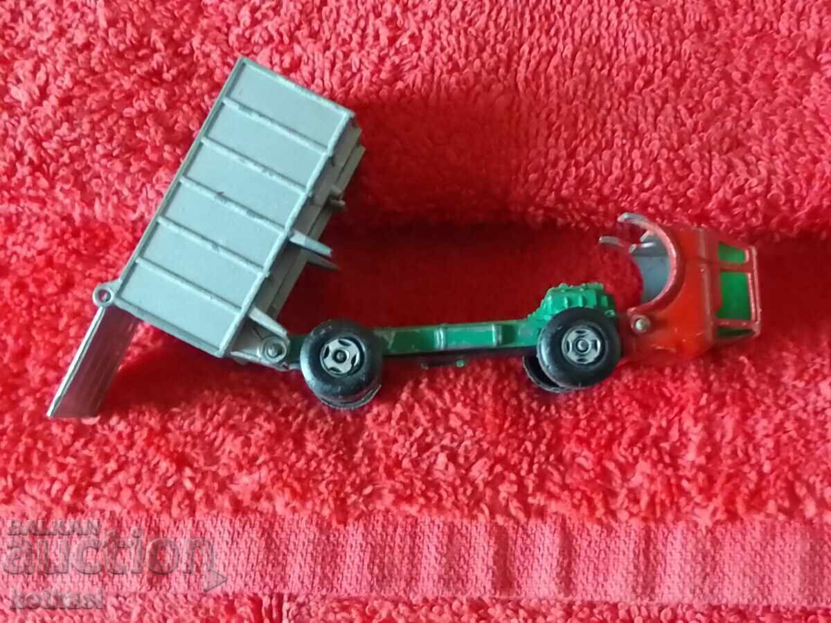Old model MATCHBOX ENGLAND LESNEY TIPPER TRUCK 1970 - 6