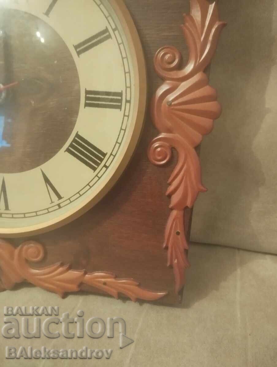 Auction Old wall clock Auction Old wall clock