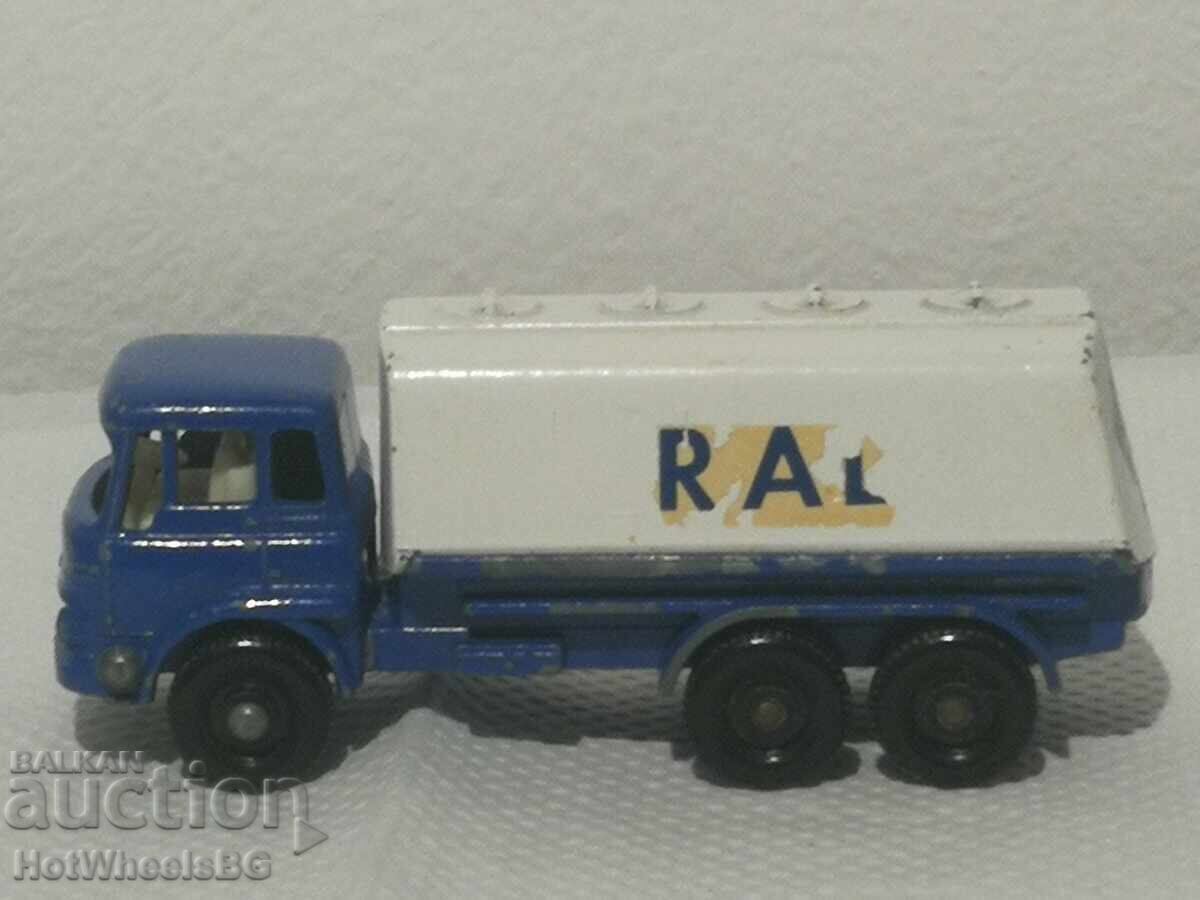 Matchbox LESNEY - 25C Bedford Tanker "ARAL" 1964 with price 120.00 BGN | € 61.36 Matchbox LESNEY - 25C Bedford Tanker "ARAL" 1964 with price 120.00 BGN | € 61.36