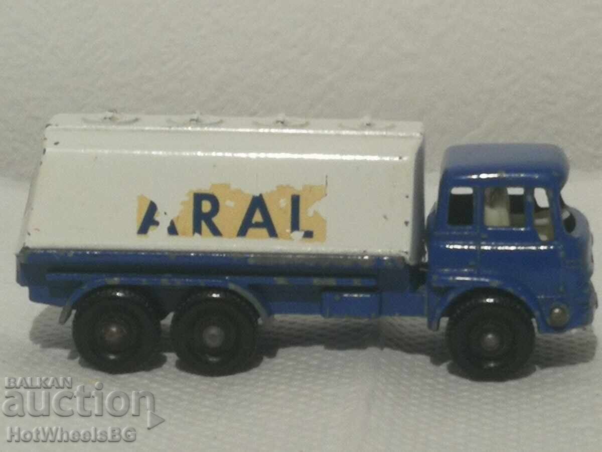 Matchbox LESNEY - 25C Bedford Tanker "ARAL" 1964 год.