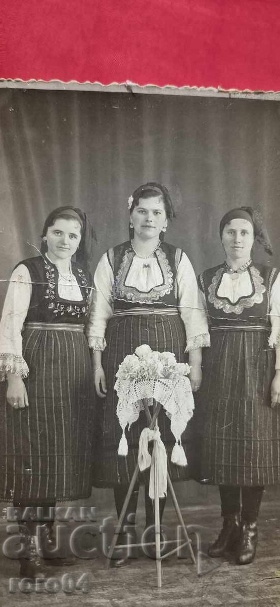 Δημοπρασία ΚΟΣΤΟΥΜΙΑ - ΣΟΦΙΑ Δημοπρασία ΚΟΣΤΟΥΜΙΑ - ΣΟΦΙΑ