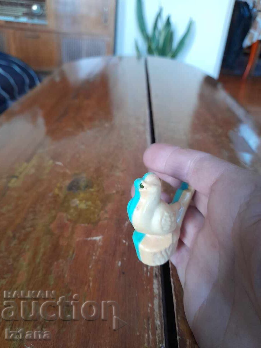 Ένα παλιό παιδικό σφύριγμα με τιμή 16.00 BGN | € 8.18 Ένα παλιό παιδικό σφύριγμα με τιμή 16.00 BGN | € 8.18