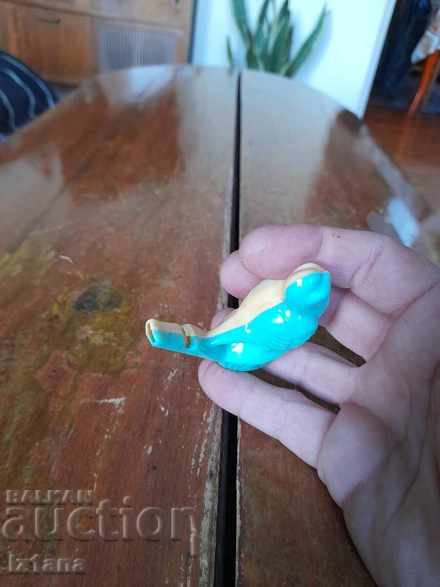 Παράδοση Ένα παλιό παιδικό σφύριγμα Παράδοση Ένα παλιό παιδικό σφύριγμα