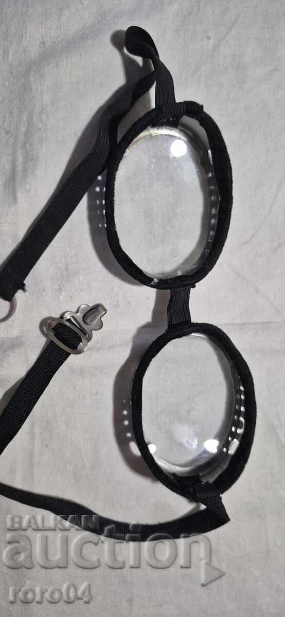 Delivery of GLASSES - RETRO - MOTORCYCLE - AIRPLANE - PILOT Delivery of GLASSES - RETRO - MOTORCYCLE - AIRPLANE - PILOT