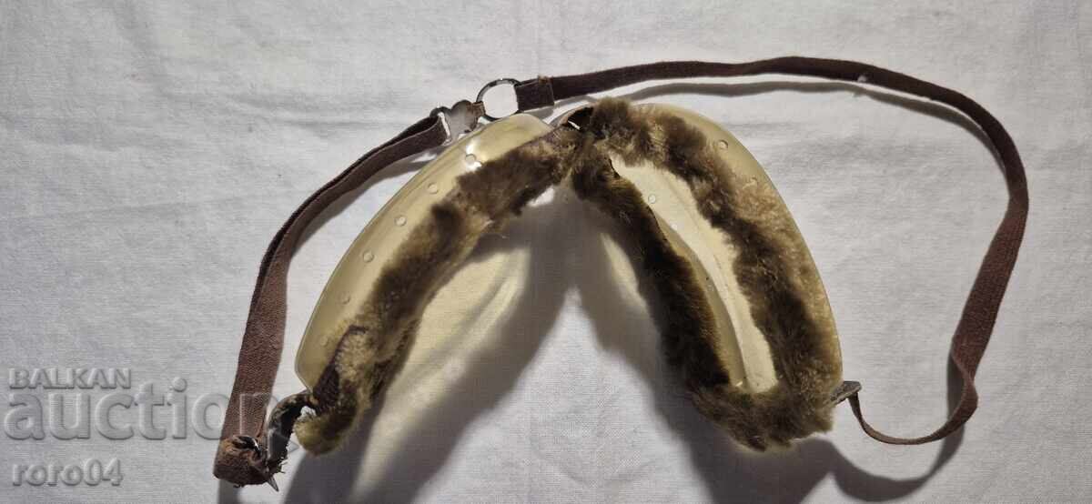 Delivery of GLASSES - RETRO - MOTORCYCLE - AIRPLANE - PILOT Delivery of GLASSES - RETRO - MOTORCYCLE - AIRPLANE - PILOT