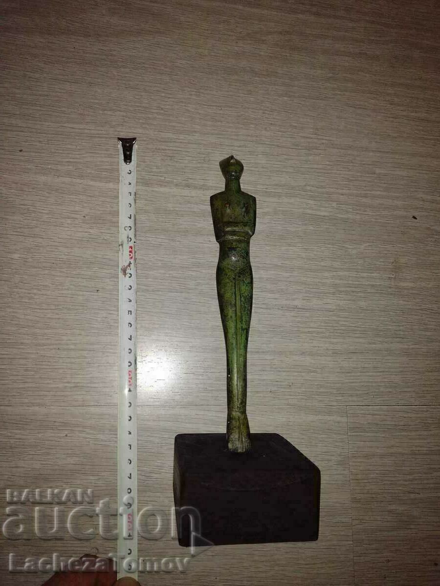 O figura frumoasa statueta bronz B.Bondikov patina perfecta