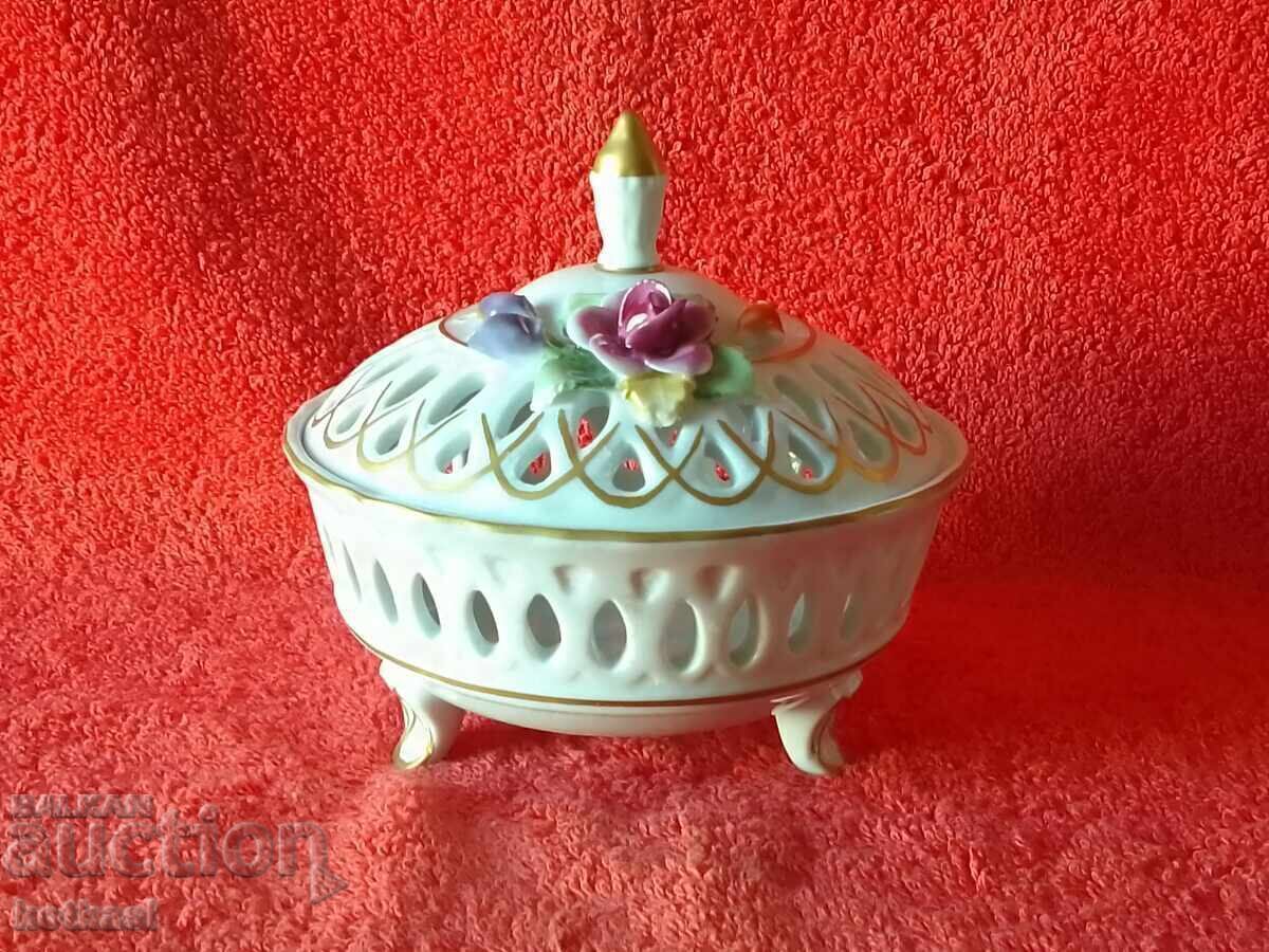 Porcelain openwork bowl gilding Embossed flowers handmade Porcelain openwork bowl gilding Embossed flowers handmade