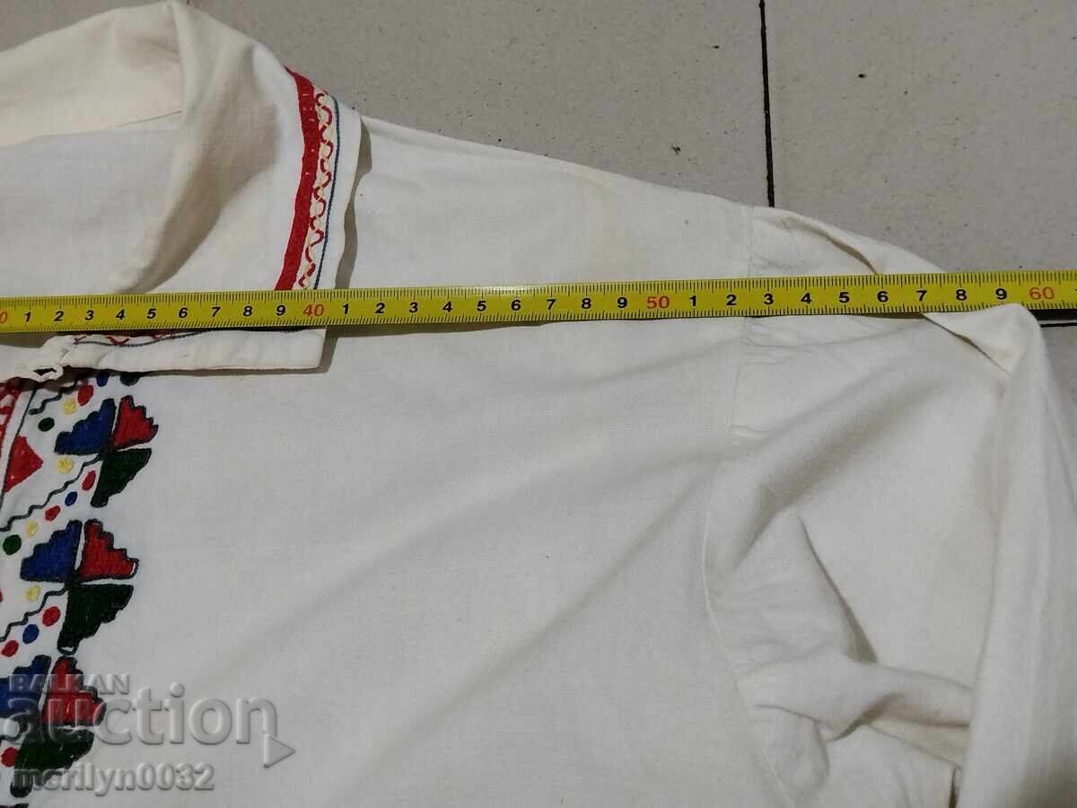 Delivery of Men's shirt made of a costume, cheiz, kenar Delivery of Men's shirt made of a costume, cheiz, kenar