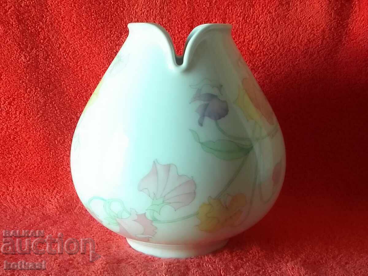 Old porcelain vase Hutschenreuther signed LEONARD PARIS with price 85.50 BGN | € 43.72