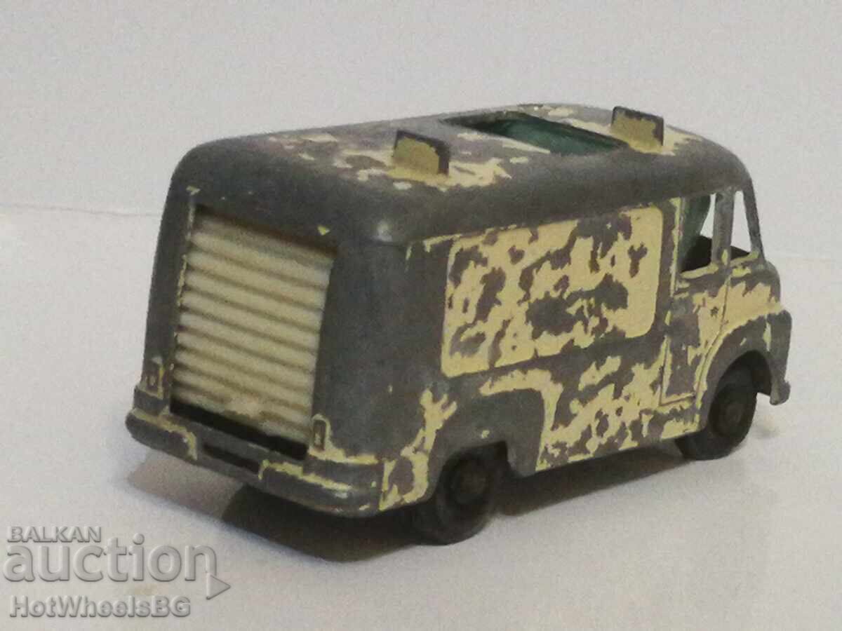 Delivery of Matchbox LESNEY No 62B TV Service Van 1963 Delivery of Matchbox LESNEY No 62B TV Service Van 1963