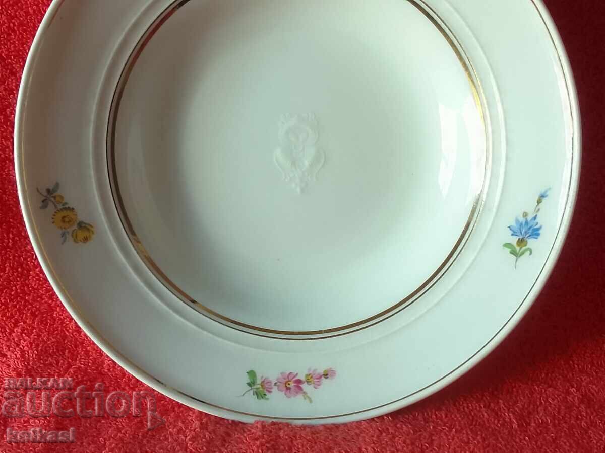 Farfurie veche din portelan Germania Meissen Meissen flori aurite cu preț € 95.50 | 186.78 BGN