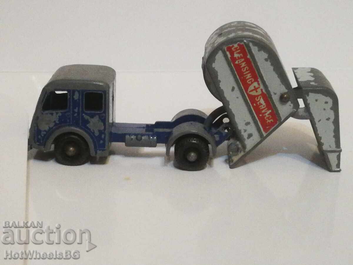 Matchbox LESNEY No 15C Tippax Refuse Collector 1963 with price 10.00 BGN | € 5.11 Matchbox LESNEY No 15C Tippax Refuse Collector 1963 with price 10.00 BGN | € 5.11