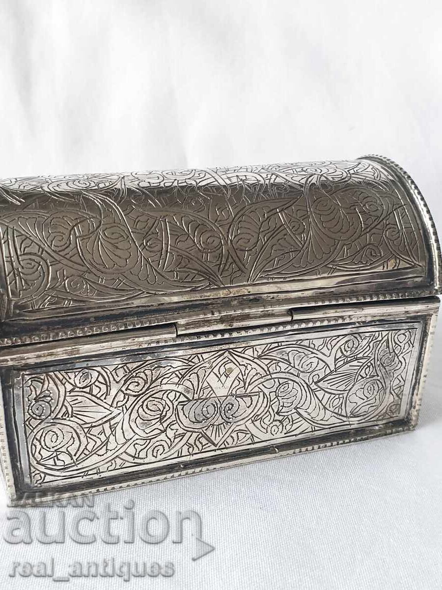 Delivery of A silver box