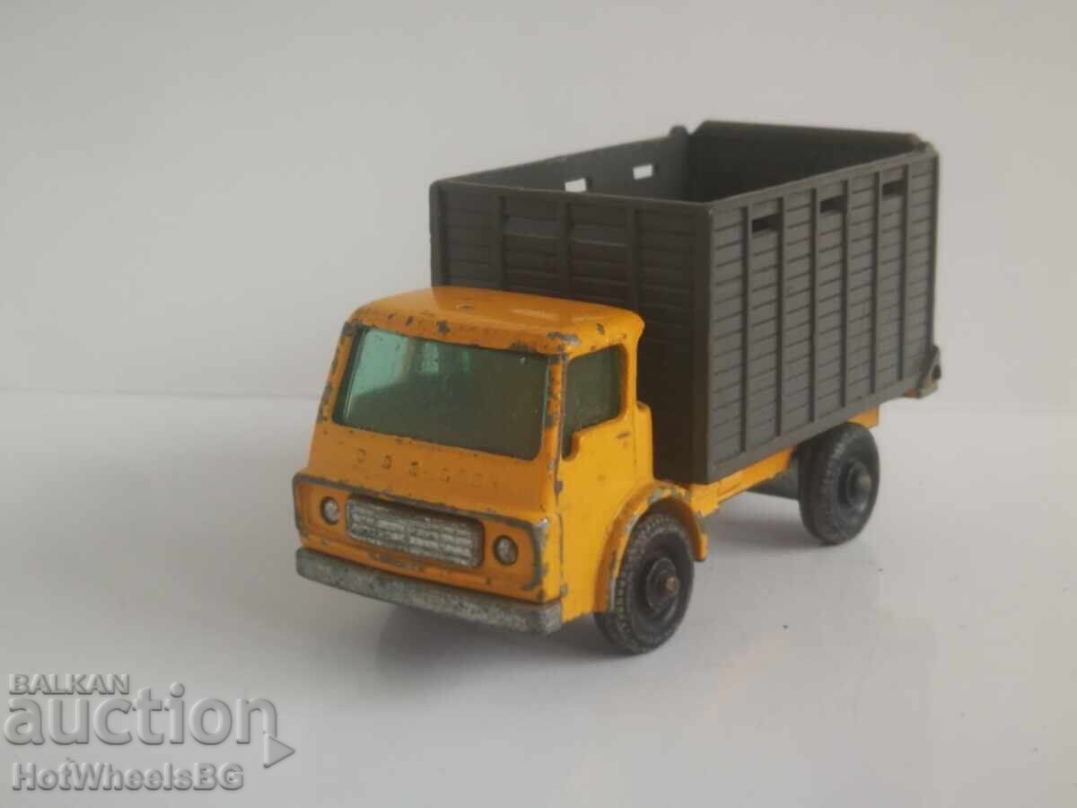 Delivery of Matchbox LESNEY No 37C Cattle Truck 1966 Delivery of Matchbox LESNEY No 37C Cattle Truck 1966