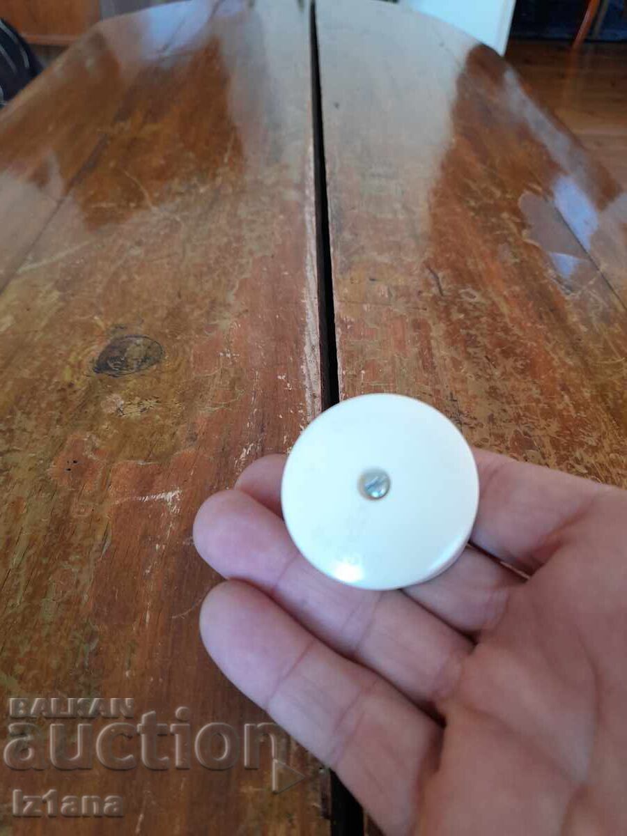 Delivery of Old electrical plug