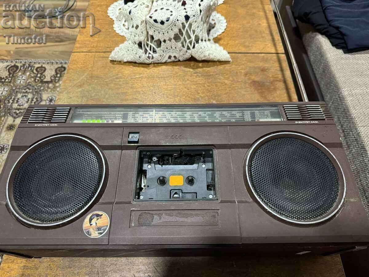 Casetofon. cu preț 75.00 BGN | € 38.35 Casetofon. cu preț 75.00 BGN | € 38.35