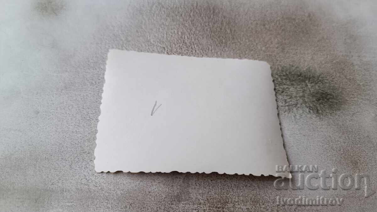 Φωτογραφία Δύο γυναίκες στην παραλία με τιμή 1.65 BGN | € 0.84 Φωτογραφία Δύο γυναίκες στην παραλία με τιμή 1.65 BGN | € 0.84