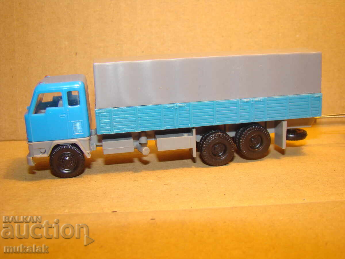 PLAY? H0 1/87 VOLVO F 89 TIR TRUCK MODEL TROLLEY TRACTOR with price 30.00 BGN | € 15.34 PLAY? H0 1/87 VOLVO F 89 TIR TRUCK MODEL TROLLEY TRACTOR with price 30.00 BGN | € 15.34