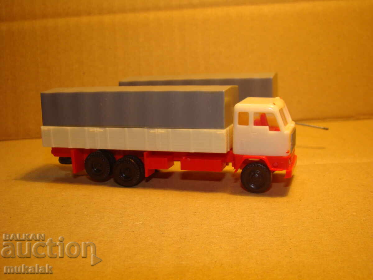 Delivery of PLAY? H0 1/87 VOLVO F 89 TIR TRUCK MODEL TROLLEY TRACTOR Delivery of PLAY? H0 1/87 VOLVO F 89 TIR TRUCK MODEL TROLLEY TRACTOR