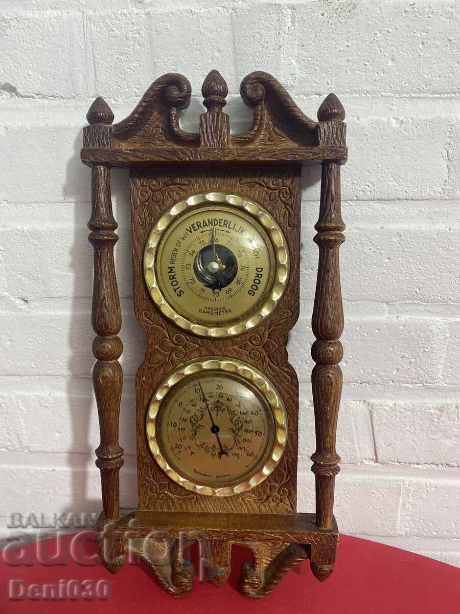 Wall-mounted barometer and hygrometer