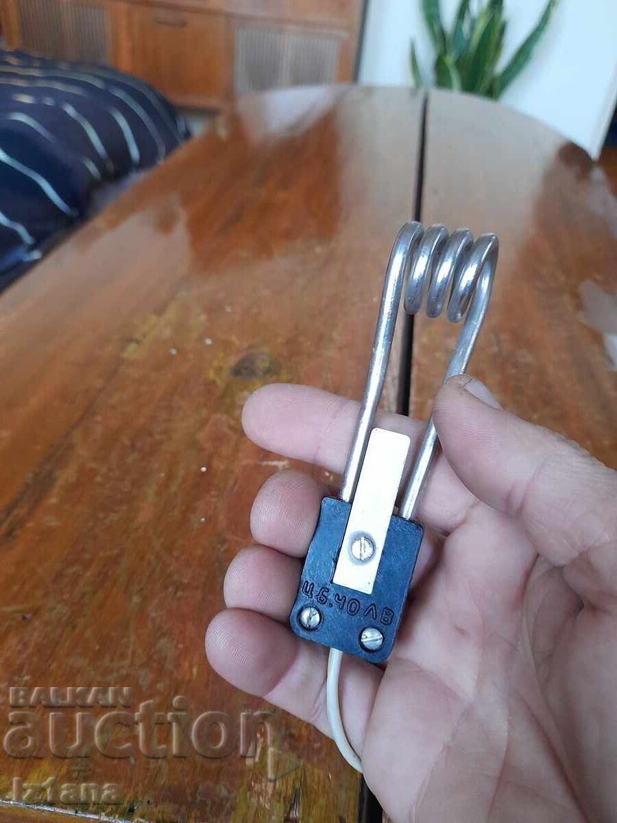 Delivery of Old pressure cooker, pressure cooker for a car