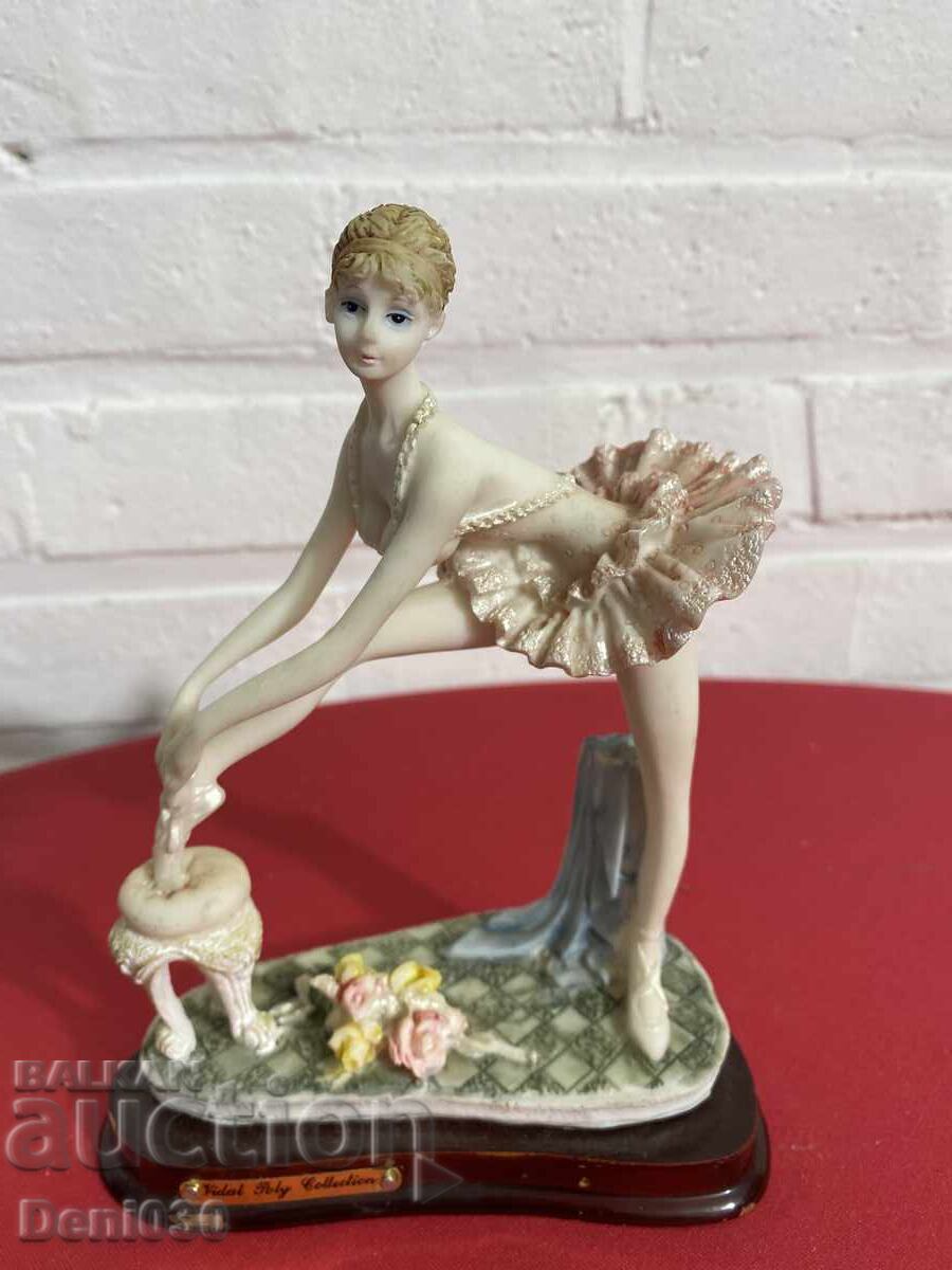 Beautiful collectible figurine figurine with markings