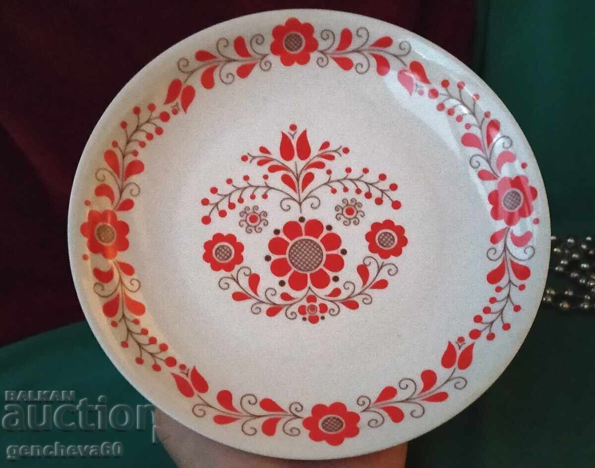 Auction Vintage porcelain wall plate Auction Vintage porcelain wall plate