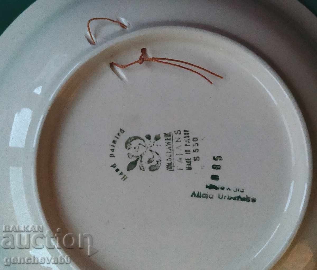 Auction  Collectible wall plate faience - markings