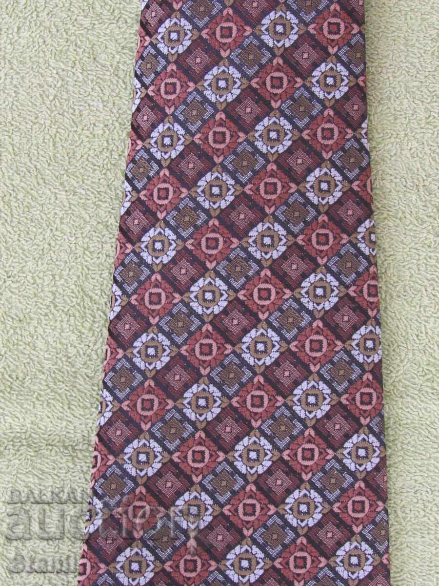 Auction Men's new tie Auction Men's new tie